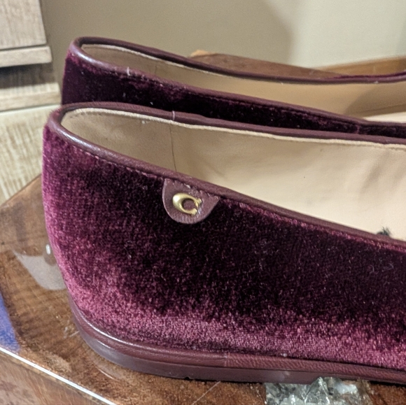 Coach Emilia Velvet Flats sz 9 in Rich Burgundy - Picture 2 of 13